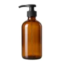 Seifenspender aus Braunglas 500 ml mit mattschwarzem Pumpkopf auf weißem Hintergrund