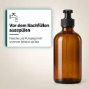 Seifenspender aus Braunglas: vor dem Nachfüllen Flasche und Pumpkopf mit warmem Wasser spülen